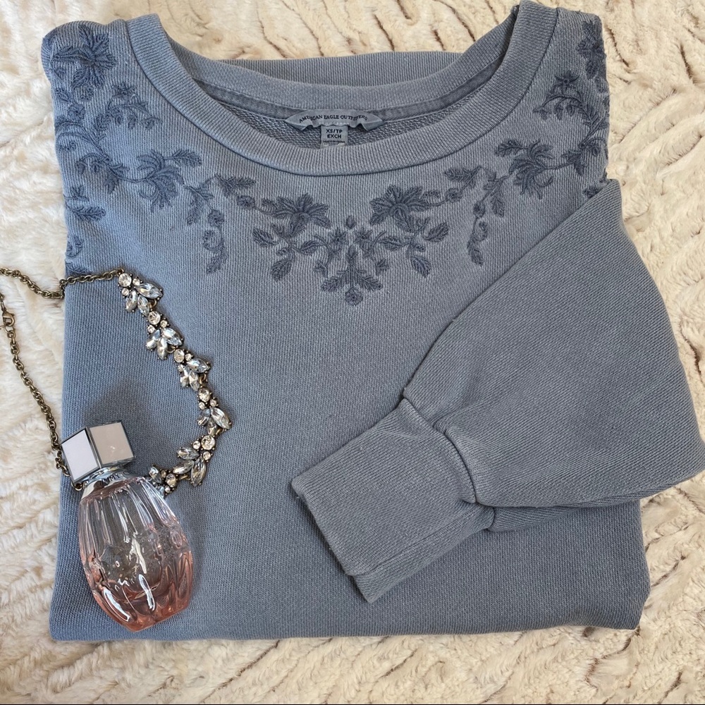 American Eagle dusty blue floral sweatshirt